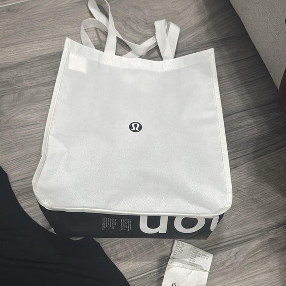 NWOT Lululemon Black Ladies Tank Top w Reusable Bag Tote Measures: 7” pit to pit - Picture 3 of 6